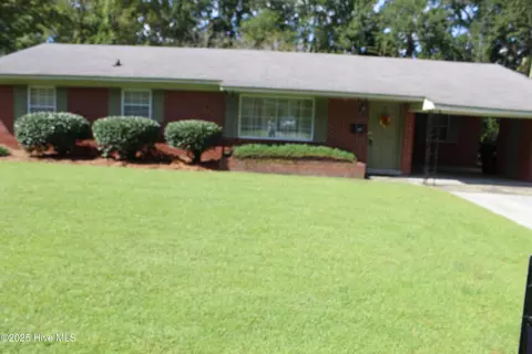209 Oak St, Wallace, NC 28466