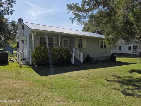 203 W Foy St, Richlands, NC 28574