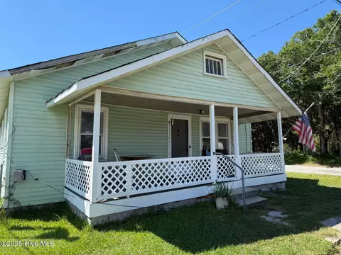 505 N Third St, Carolina Beach, NC 28428
