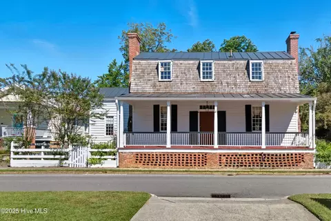 206 W Eden St, Edenton, NC 27932