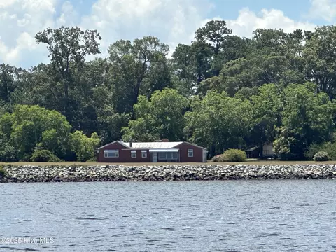 777 Arnolds Beach Rd, Roper, NC 27970