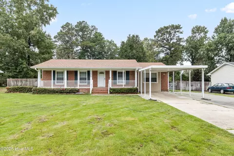 2605 Country Club Rd, Jacksonville, NC 28546