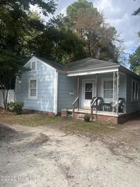 811 E 1st St, Greenville, NC 27858