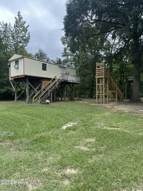 2593 Croomsbridge Rd, Burgaw, NC 28425