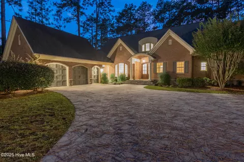 50 Prestonfield Dr, Pinehurst, NC 28374