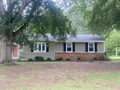 17081 Lauder St, Laurel Hill, NC 28351