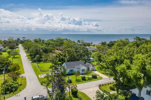 207 Lucille Lewis Dr, Marshallberg, NC 28553