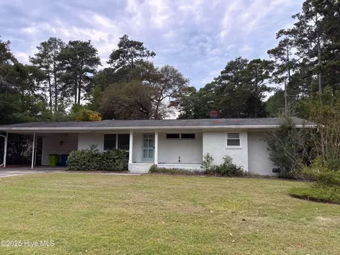 305 Country Club Dr, Trent Woods, NC 28562