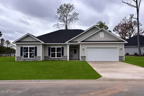 120 Cherry Laurel Dr, Wallace, NC 28466