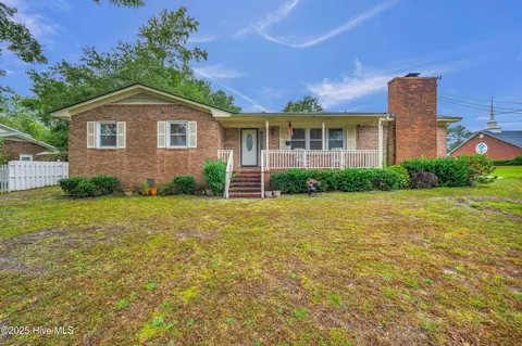 318 Springdale Dr, Wilmington, NC 28405