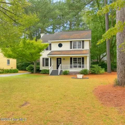 1502 Hollybriar Ln, Greenville, NC 27858