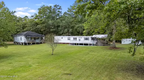 587 Town Creek Rd NE, Leland, NC 28451