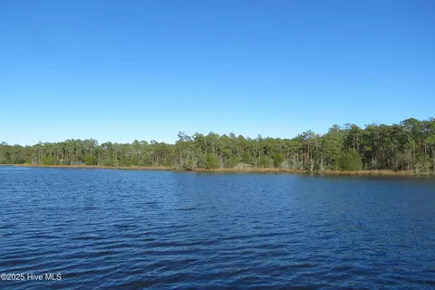 375 Tar Creek Rd, Oriental, NC 28571