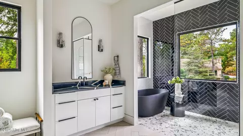 Bath - 5 Sherwood Ct, Pinehurst, NC 28374 photo 2 of 10