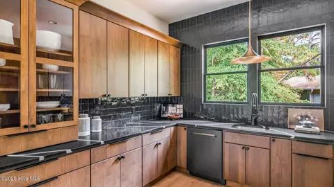 Kitchen - 5 Sherwood Ct, Pinehurst, NC 28374 photo 6 of 7