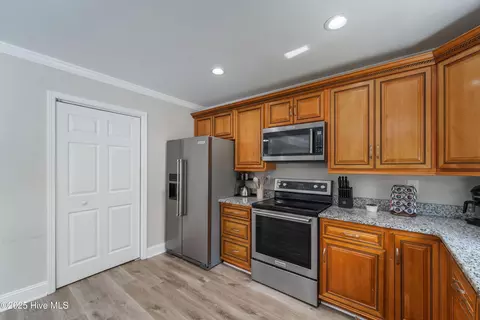 Kitchen - 648 Hughes Rd, Hampstead, NC 28443 photo 4 of 8