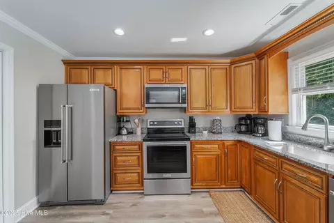 Kitchen - 648 Hughes Rd, Hampstead, NC 28443 photo 8 of 8