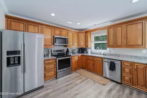 Kitchen - 648 Hughes Rd, Hampstead, NC 28443 photo 2 of 8