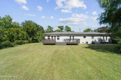 Exterior - 648 Hughes Rd, Hampstead, NC 28443 photo 6 of 8