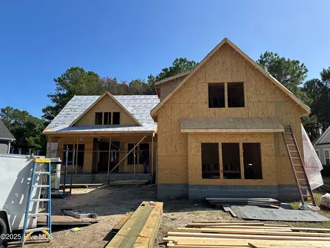 405 Wisteria Ln, Holly Ridge, NC 28445