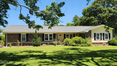 706 Hedrick Blvd, Morehead City, NC 28557