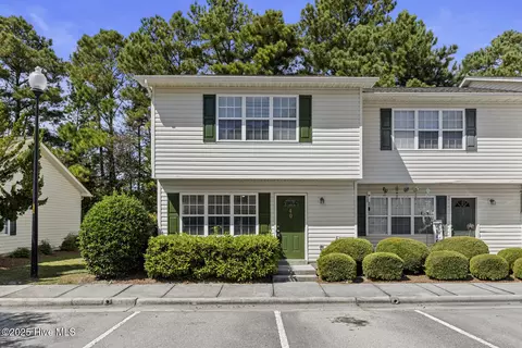 40 Pirates Cove Dr, Swansboro, NC 28584