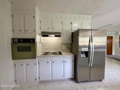 Kitchen - 1005 Pinecrest St, Williamston, NC 27892 photo 3 of 9