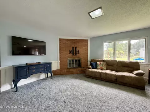 Living - 1005 Pinecrest St, Williamston, NC 27892 photo 2 of 2