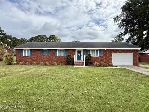 Exterior - 1005 Pinecrest St, Williamston, NC 27892 photo 2 of 6