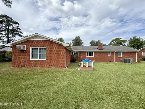 Exterior - 1005 Pinecrest St, Williamston, NC 27892 photo 5 of 6