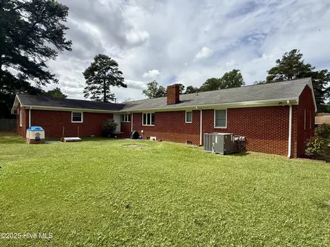 Exterior - 1005 Pinecrest St, Williamston, NC 27892 photo 4 of 6