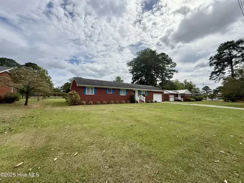 Exterior - 1005 Pinecrest St, Williamston, NC 27892 photo 3 of 6