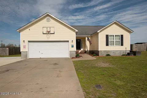 202 Quarry Trl, Richlands, NC 28574