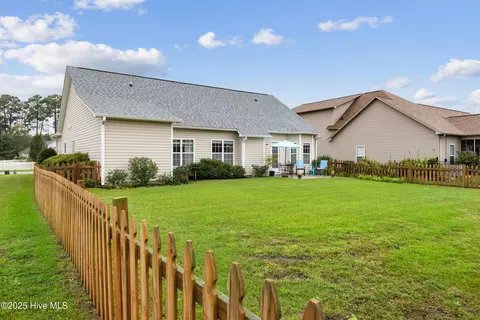 Exterior - 209 Conifer Dr, Hampstead, NC 28443 photo 2 of 4