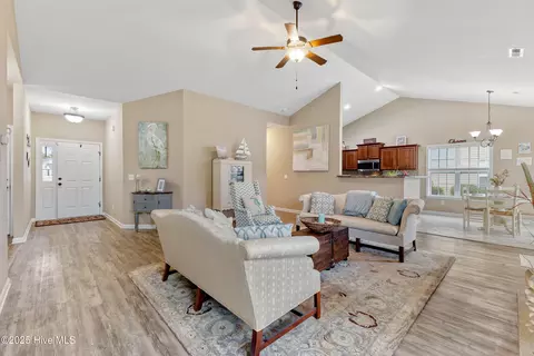 Entry Way - 209 Conifer Dr, Hampstead, NC 28443 photo 3 of 5