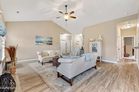 Entry Way - 209 Conifer Dr, Hampstead, NC 28443 photo 4 of 5