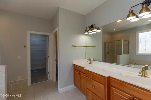 Bath - 130 Tamarisk Ln, Pinehurst, NC 28374 photo 2 of 7