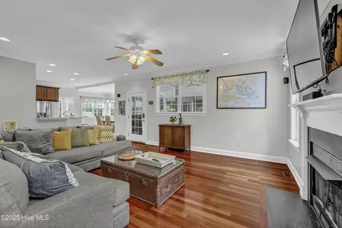 Living - 480 Captain Beam Blvd, Hampstead, NC 28443 photo 6 of 7