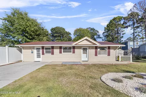 314 Keziah St, Oak Island, NC 28465