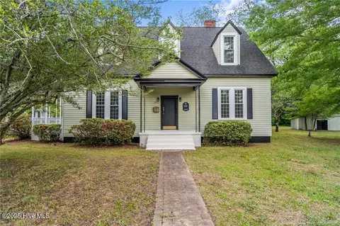 301 W Central St, Maxton, NC 28364