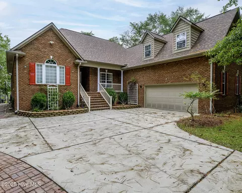 909 Hearthside Ct, New Bern, NC 28560