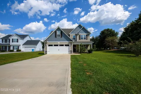 100 Buckhaven Dr, Richlands, NC 28574