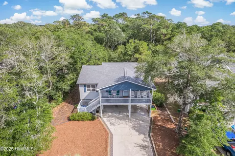 104 SE 13th St, Oak Island, NC 28465