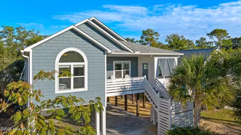 218 NE 52nd St, Oak Island, NC 28465