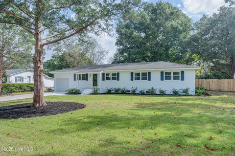 365 Toulon Dr, Wilmington, NC 28405