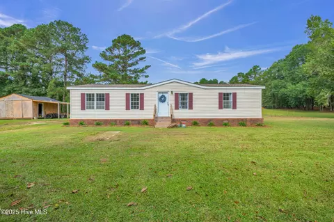 2216 Bell Williams Rd, Burgaw, NC 28425