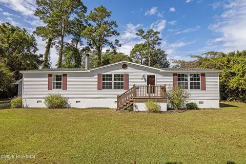 122 Lejeune Rd, Cape Carteret, NC 28584