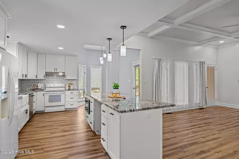 Kitchen - 6 Montclair Ct, Pinehurst, NC 28374 photo 4 of 4
