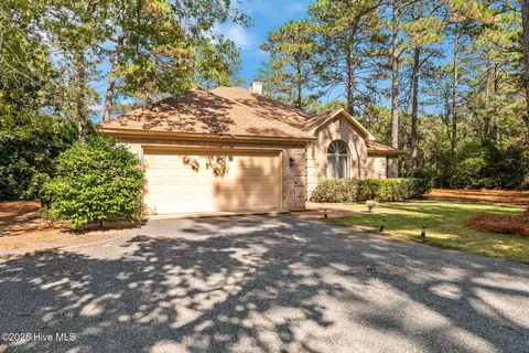 Exterior - 6 Montclair Ct, Pinehurst, NC 28374 photo 3 of 4