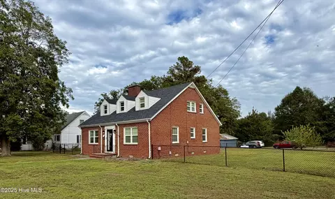 406 N Caswell St, La Grange, NC 28551
